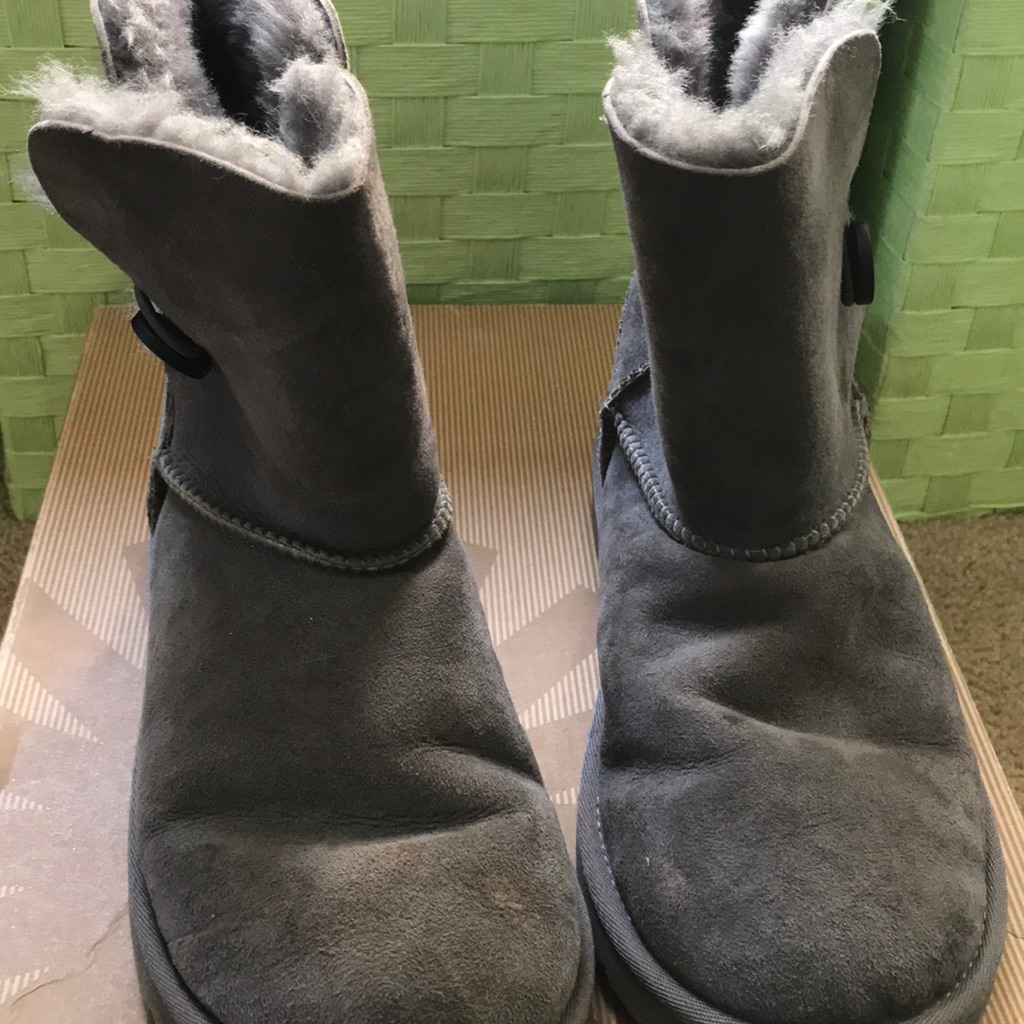 Uggs Gray Bailey Button
